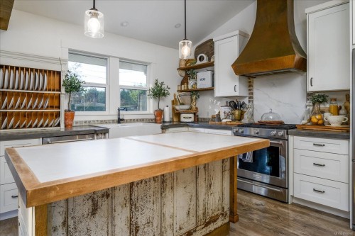7128 Benwaldun Rd, Lantzville, BC 