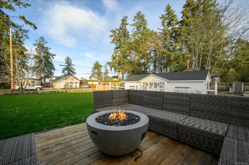7128 Benwaldun Rd, Lantzville, BC 