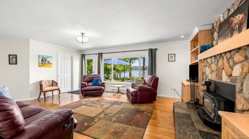 7410 Yake Rd, Fanny Bay, BC 
