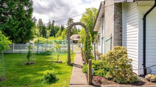 7410 Yake Rd, Fanny Bay, BC 