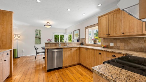 7410 Yake Rd, Fanny Bay, BC 