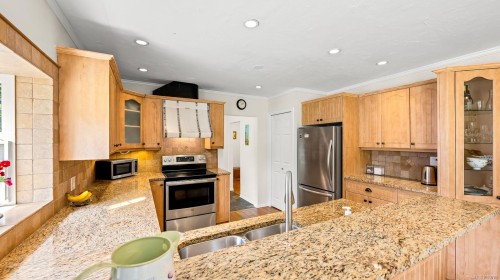 7410 Yake Rd, Fanny Bay, BC 