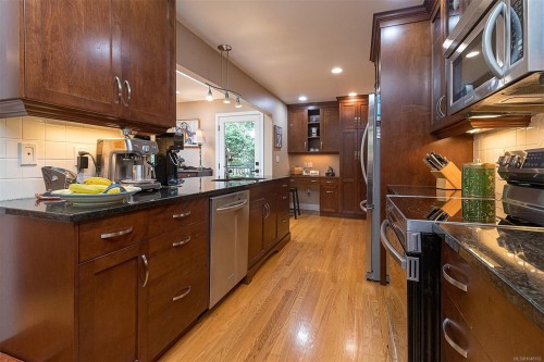 3960 Cumberland Rd, Saanich, BC 