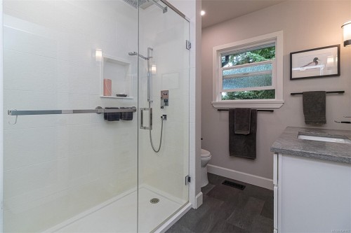 3960 Cumberland Rd, Saanich, BC 