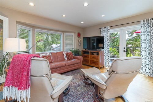 3960 Cumberland Rd, Saanich, BC 