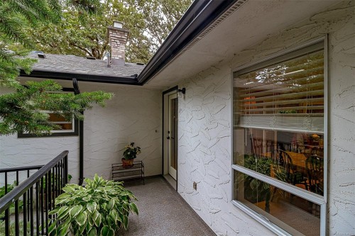 3960 Cumberland Rd, Saanich, BC 