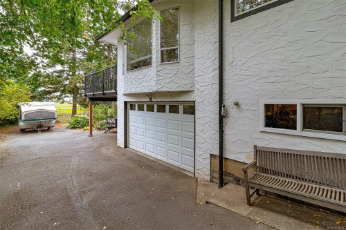 3960 Cumberland Rd, Saanich, BC 