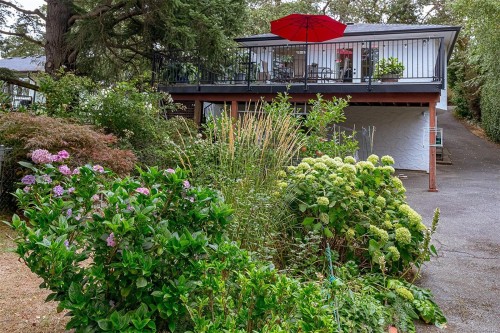 3960 Cumberland Rd, Saanich, BC 