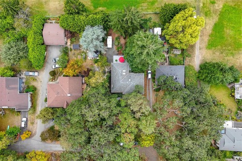 3960 Cumberland Rd, Saanich, BC 