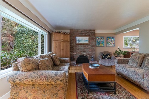 3960 Cumberland Rd, Saanich, BC 
