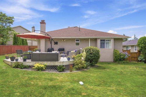 #8-6766 Central Saanich Rd, Central Saanich, BC 