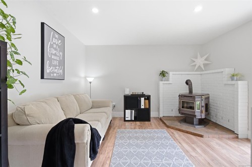 #8-6766 Central Saanich Rd, Central Saanich, BC 