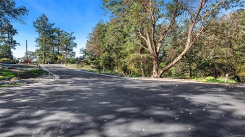 3908 Woodlands Pl, Saanich, BC 
