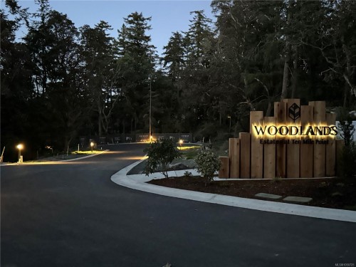 3908 Woodlands Pl, Saanich, BC 