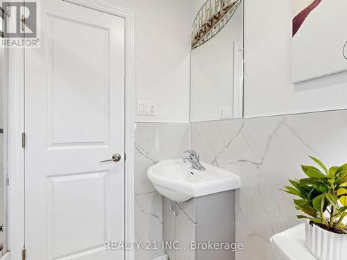 120 Queensbury Avenue, Toronto, ON 