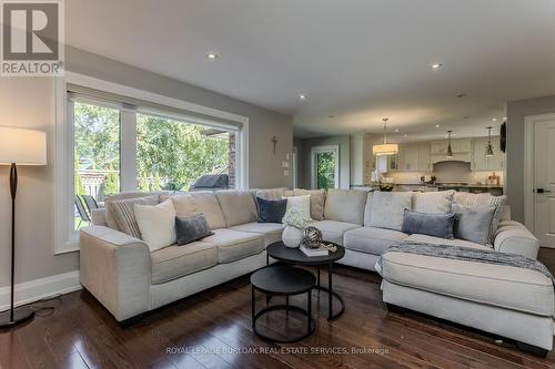 541 Hambling Court, Burlington, ON 