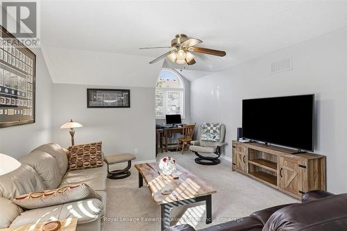 Spacious and carpeted loft. - 10G - 25 Rivermill Boulevard, Kawartha Lakes (Lindsay), ON 