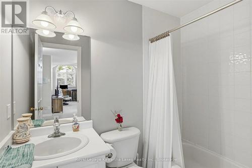 4pce bathroom. - 10G - 25 Rivermill Boulevard, Kawartha Lakes (Lindsay), ON 