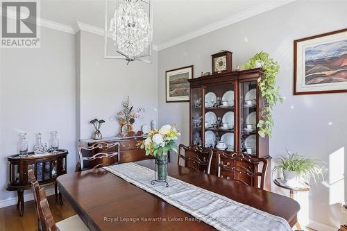 Dining room with crown moulding. - 10G - 25 Rivermill Boulevard, Kawartha Lakes (Lindsay), ON 