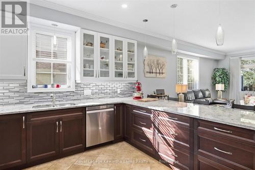 Granite counter tops. - 10G - 25 Rivermill Boulevard, Kawartha Lakes (Lindsay), ON 