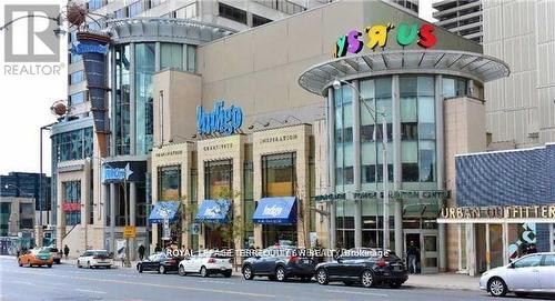 902 - 58 Orchard View Boulevard, Toronto, ON 