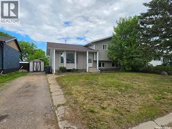 9 Stack CRESCENT Meadow Lake, SK S9X 1B6