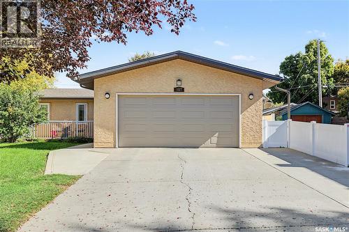 1227 2Nd Avenue Nw, Moose Jaw, SK 