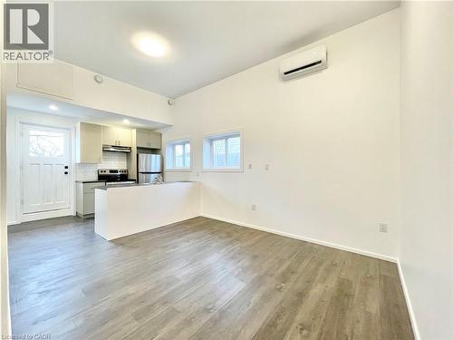 Bachelor Unit - 76 Marc Boulevard, Welland, ON 
