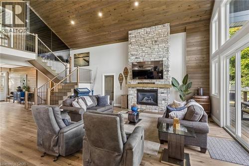 527 Pine Point Lane, Madoc, ON 