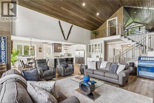 527 Pine Point Lane, Madoc, ON 