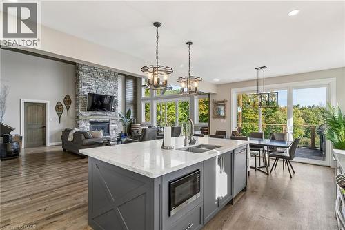 527 Pine Point Lane, Madoc, ON 