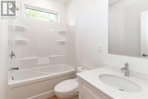 Bathroom - 33 Shaw Crescent, Huntsville (Chaffey), ON 
