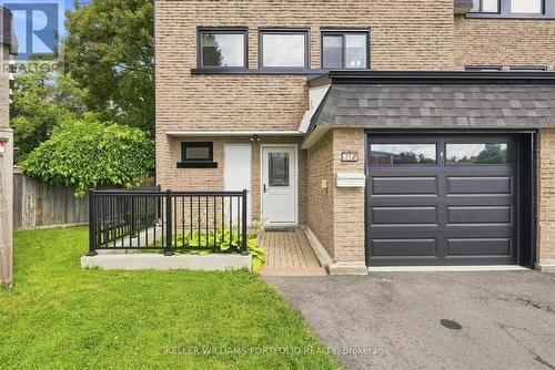 32 HENDERSON DRIVE , Aurora, Ontario L4G 3L2 4