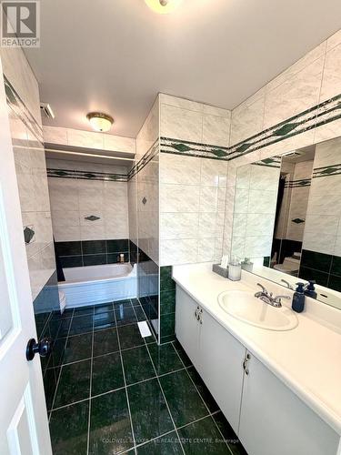 Full Bath - 227 Hickling Trail, Barrie, ON 