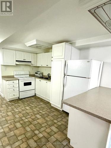Bsmnt Apartment Kitchen - 227 Hickling Trail, Barrie, ON 