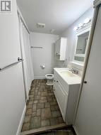 Bsmnt Apartment Bathroom - 