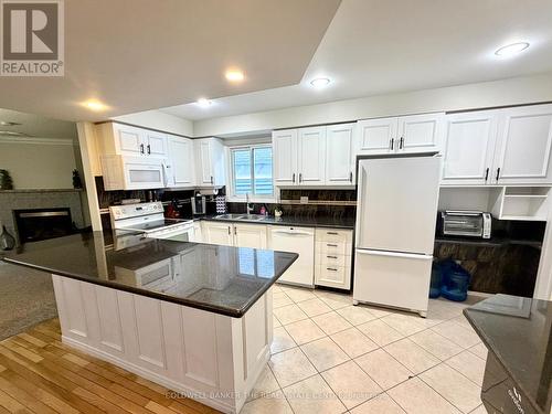 Kitchen - 227 Hickling Trail, Barrie, ON 