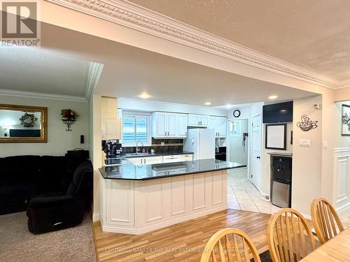 Kitchen - 227 Hickling Trail, Barrie, ON 