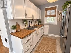 40 PLEASANT AVENUE Kitchener, ON N2M 4A3