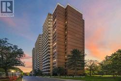 1504 - 250 SCARLETT ROAD Toronto, ON M6N 4X5
