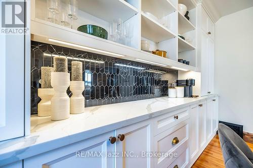 142 Adelaide Avenue W, Oshawa (O'Neill), ON 