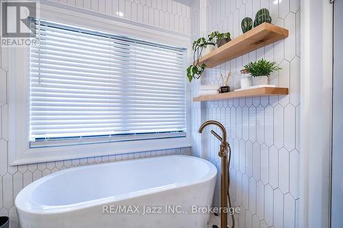 142 Adelaide Avenue W, Oshawa (O'Neill), ON 