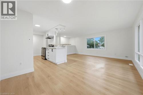 Bright open concept main floor living/dining - 3 Manley Crescent, Thorold, ON 
