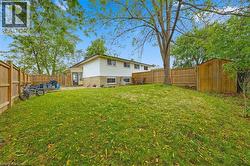 Huge fully fenced backyard - 