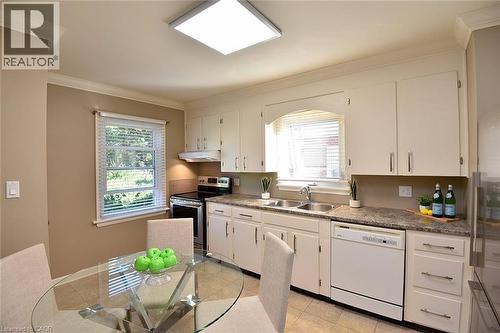 31 Kemp Drive, Hamilton, ON 