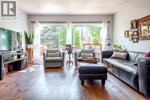 208 Cline Avenue N, Hamilton, ON 