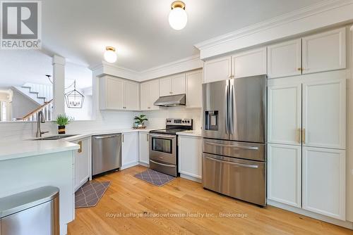 407 Baverstock Crescent, Milton (Cl Clarke), ON 
