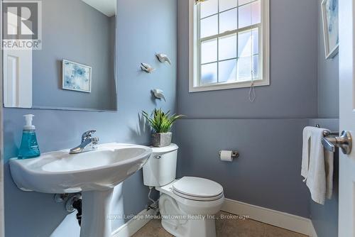 407 Baverstock Crescent, Milton (Cl Clarke), ON 