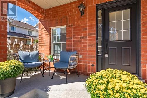 407 Baverstock Crescent, Milton (Cl Clarke), ON 
