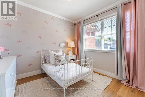 407 Baverstock Crescent, Milton (Cl Clarke), ON 